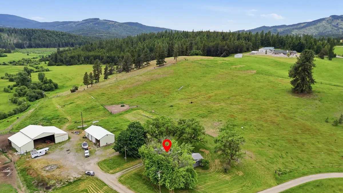 27108 E Blanchard LOOP, Newport, WA 99156
