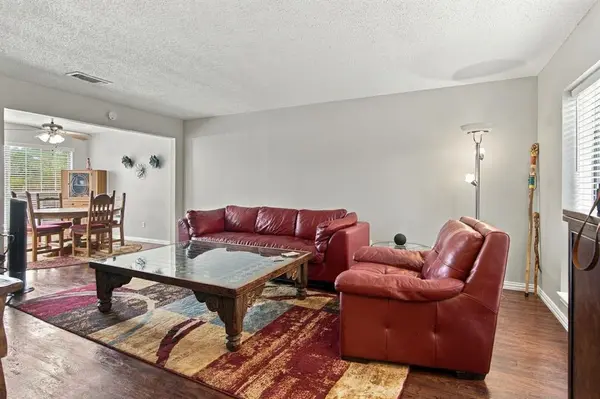6808 Quail Meadow Drive, Watauga, TX 76148
