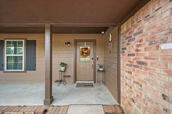 101 Randy Road, Pecan Hill, TX 75165