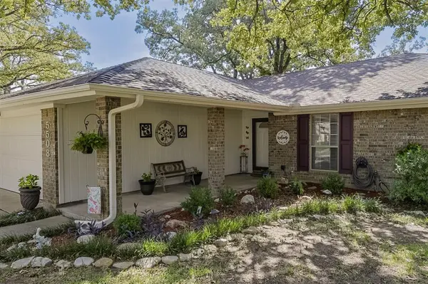 5508 Grissom Drive, Arlington, TX 76016