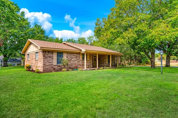 210 31st Street SW, Paris, TX 75460