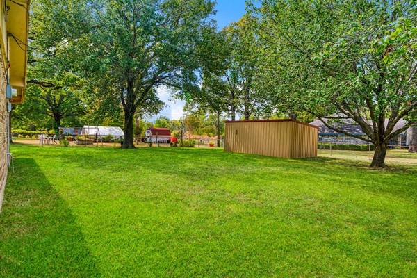 210 31st Street SW, Paris, TX 75460