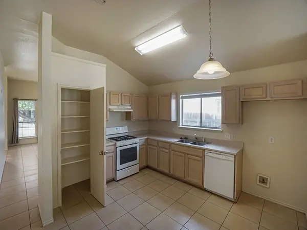 121 Shenandoah TRL, Elgin, TX 78621