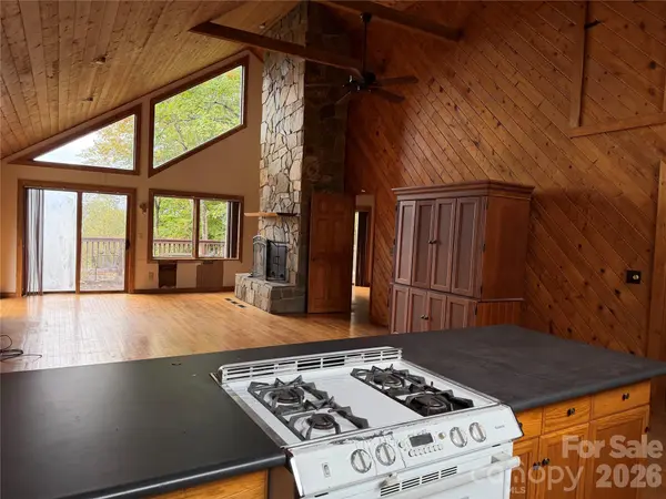 697 Grassy Mountain RD, Little Switzerland, NC 28749