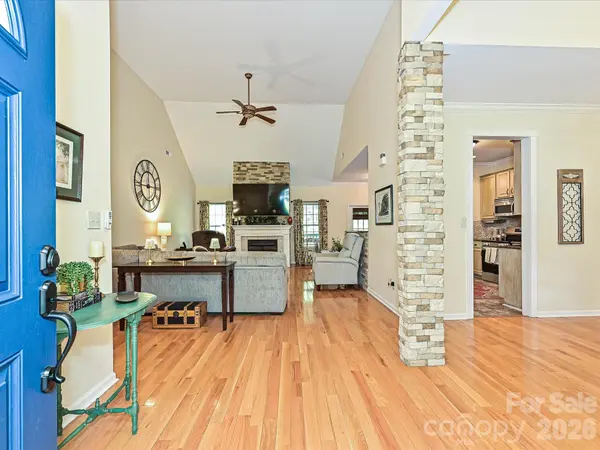 132 Gray Cliff DR, Mooresville, NC 28117