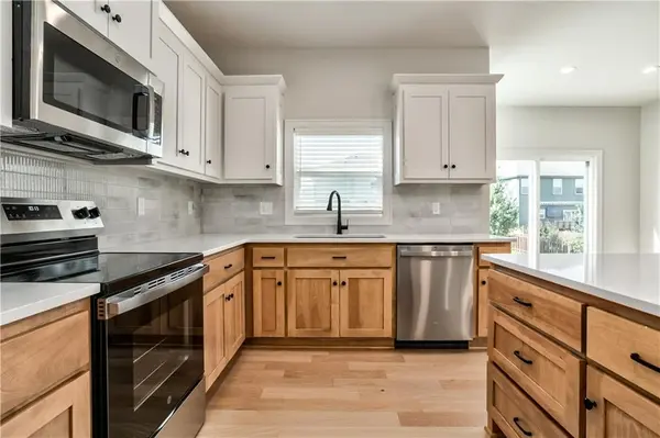 28601 W 161st TER, Gardner, KS 66030