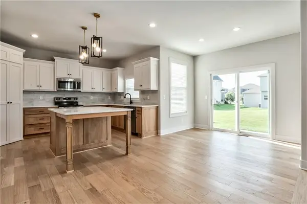28601 W 161st TER, Gardner, KS 66030