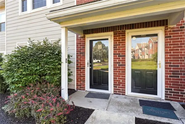 11603 Tomahawk Creek Pkwy #G, Leawood, KS 66211