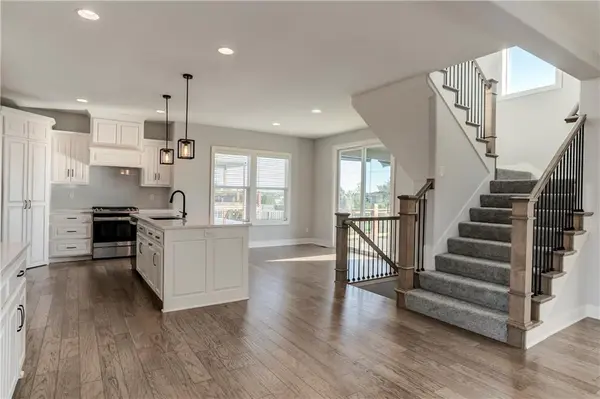 16951 S Hunter ST, Olathe, KS 66062