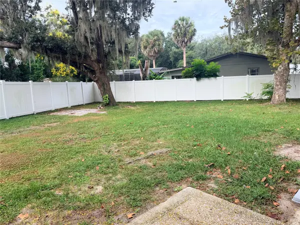 6808 FERN CIR, Leesburg, FL 34748