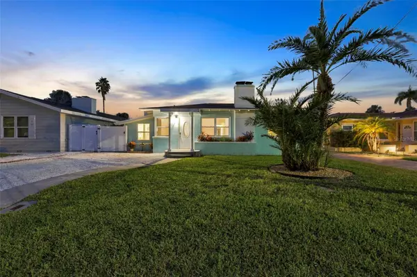 15424 2ND ST E, Madeira Beach, FL 33708