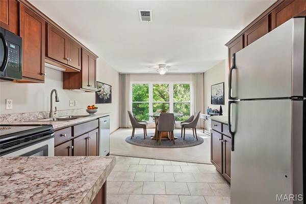 716 Woodside Trails DR #204, Ballwin, MO 63021