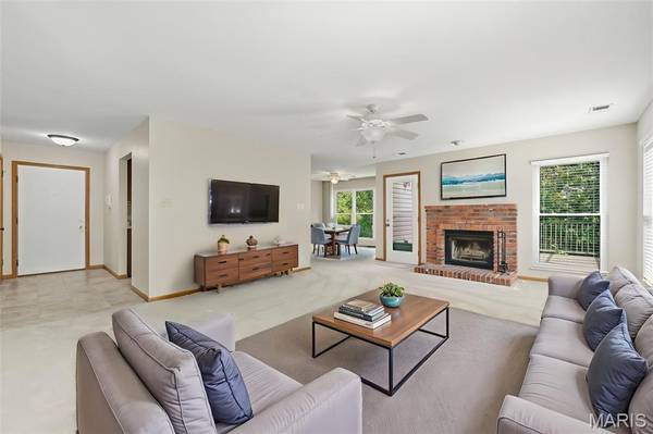 716 Woodside Trails DR #204, Ballwin, MO 63021