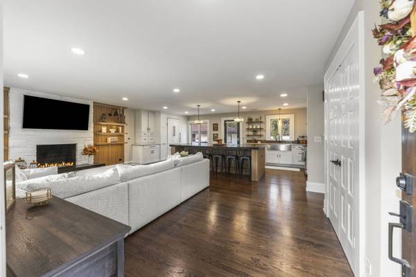 390 S Kenilworth AVE, Glen Ellyn, IL 60137