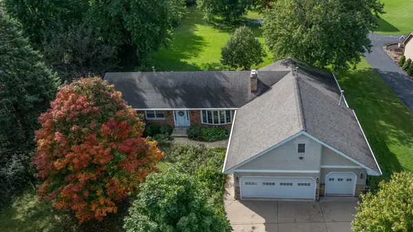 1985 Reckinger RD, Aurora, IL 60502
