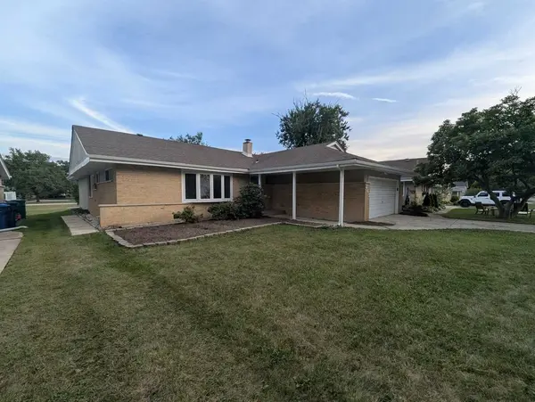 265 Terry LN, Villa Park, IL 60181