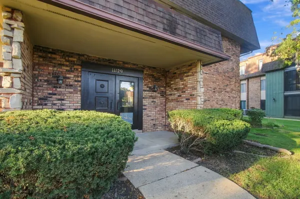 11129 Northwest RD #F, Palos Hills, IL 60465