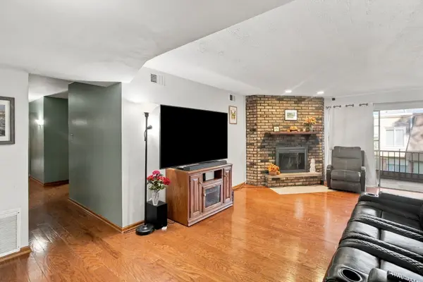 11129 Northwest RD #F, Palos Hills, IL 60465
