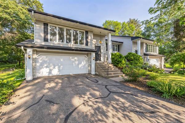 9505 Clubhouse RD, Eden Prairie, MN 55347