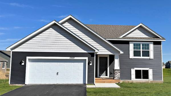 1655 Shasta DR, Shakopee, MN 55379