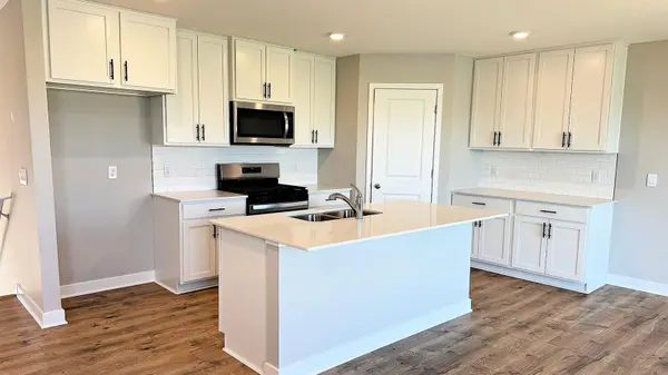 1655 Shasta DR, Shakopee, MN 55379