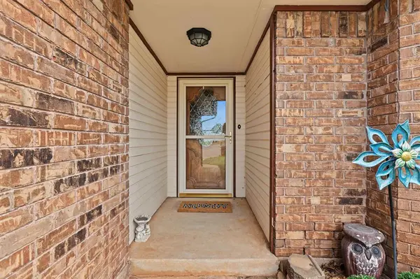 1611 N Orchard TER, Mustang, OK 73064