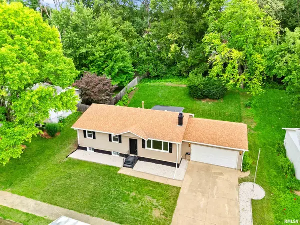 1208 TIMBER LN, Pekin, IL 61554
