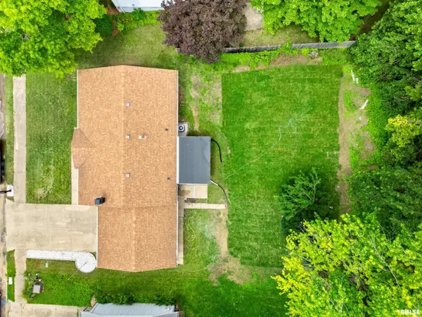 1208 TIMBER LN, Pekin, IL 61554