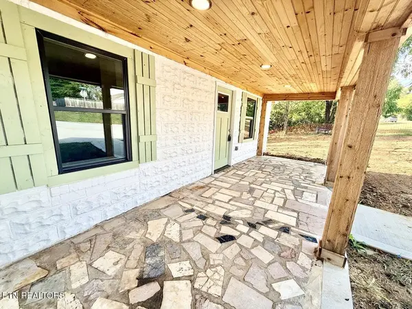 8752 Gleason Drive, Knoxville, TN 37923
