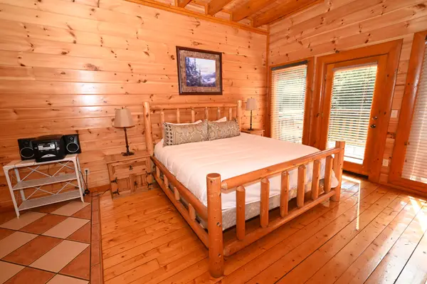 1114 Black Bear Cub Way, Sevierville, TN 37862
