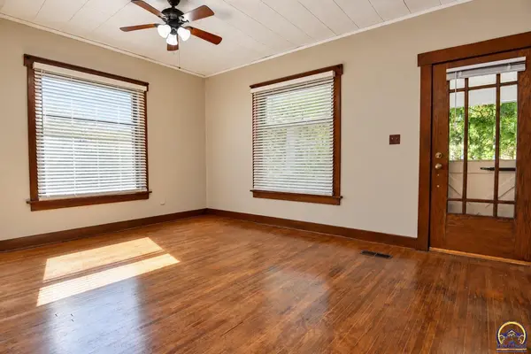 1184 SW Garfield AVE, Topeka, KS 66604