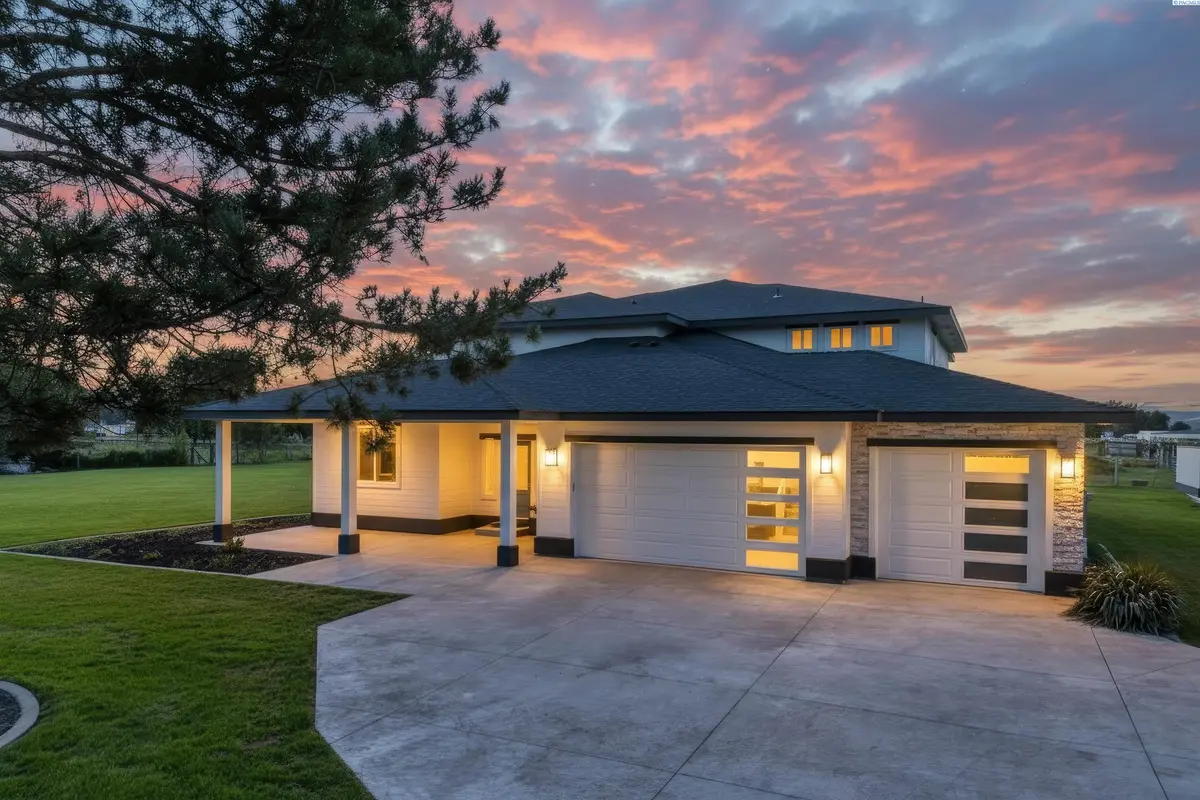 215505 E Bryson Brown, Kennewick, WA 99337