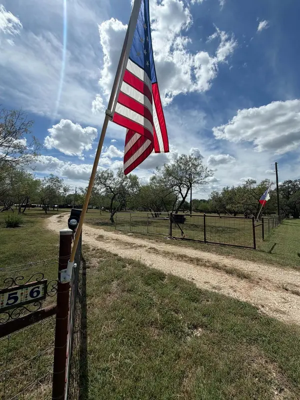 256 High Ridge Meadows DR, Gonzales, TX 78629
