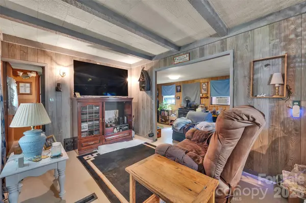 144 Skyline DR, Canton, NC 28716