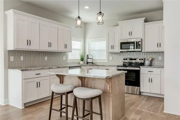 16977 S Mahaffie ST, Olathe, KS 66062