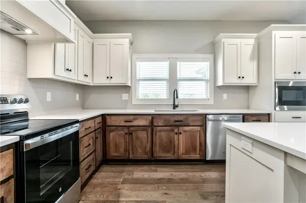 16978 S Brentwood ST, Olathe, KS 66062
