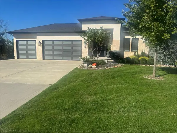 540 South Shore DR, Lake Winnebago, MO 64034
