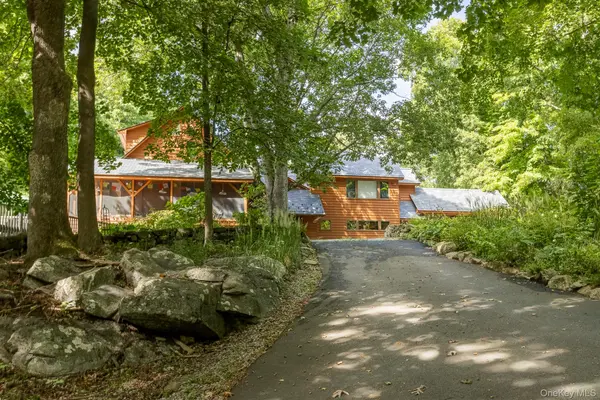 240 Lane Gate RD, Cold Spring, NY 10516