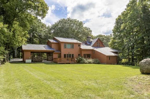 240 Lane Gate RD, Cold Spring, NY 10516