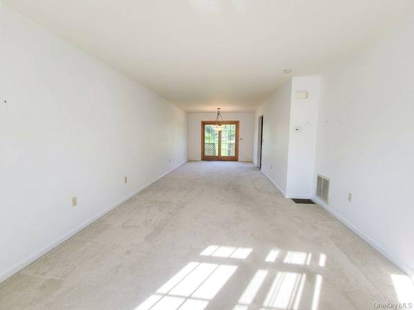 120 Highwood DR, New Windsor, NY 12553