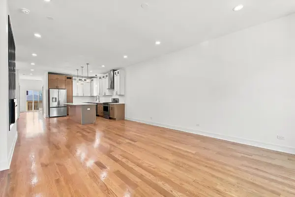 904 N Trumbull AVE, Chicago, IL 60651