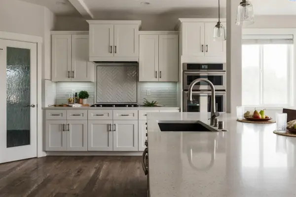 215505 E Bryson Brown, Kennewick, WA 99337