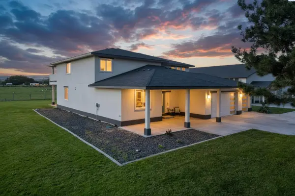 215505 E Bryson Brown, Kennewick, WA 99337
