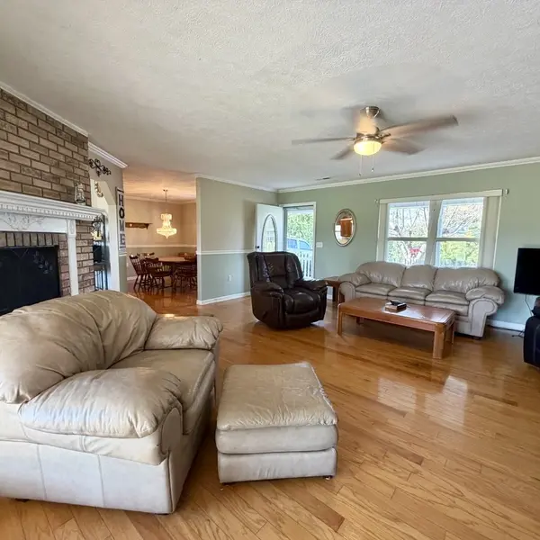 2526 Goingback Cir, Sevierville, TN 37876
