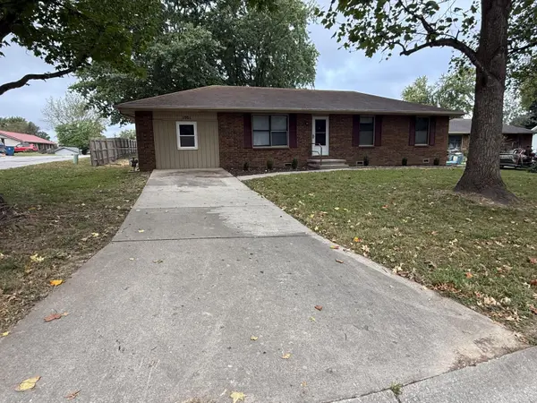 1001 N 13th AVE, Ozark, MO 65721