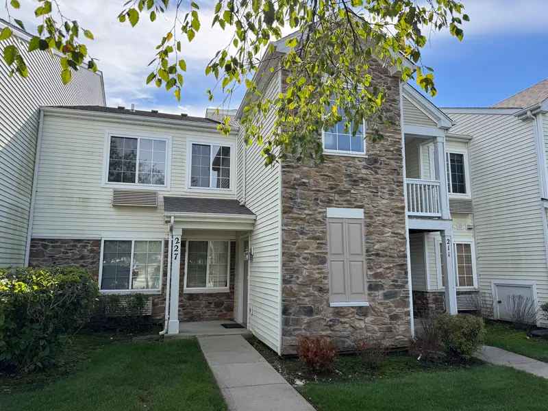 227 Silverstone DR #227, Carpentersville, IL 60110
