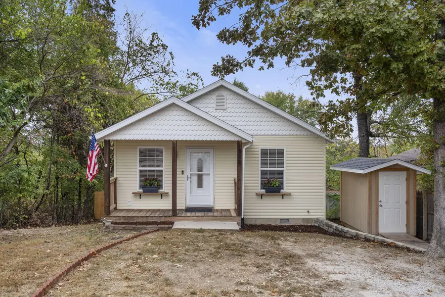 810 Knox AVE, Hollister, MO 65672