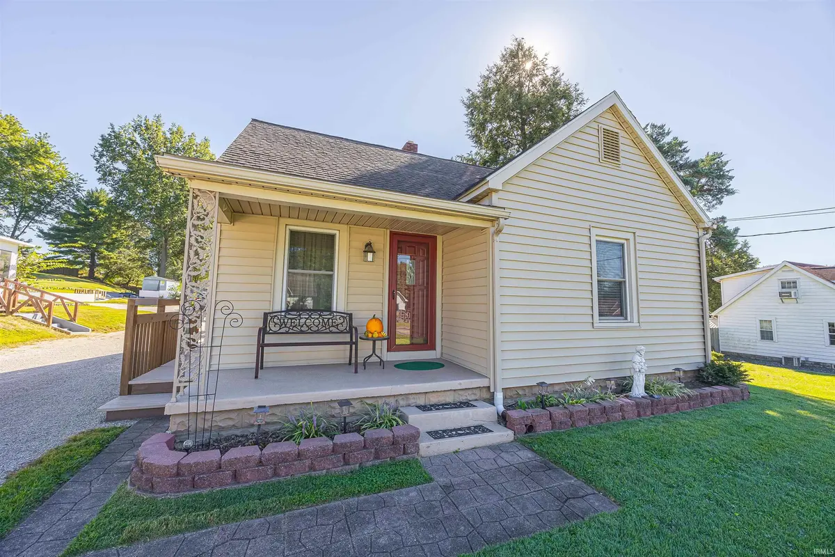 211 S Main ST, Huntingburg, IN 47542