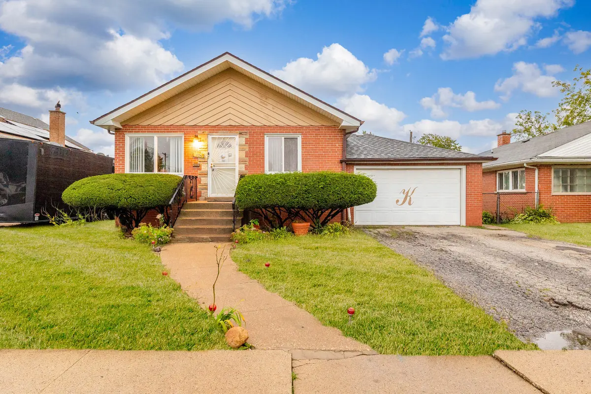 15225 5th AVE, Phoenix, IL 60426