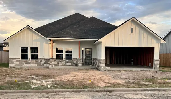 320 Cactus ST, Giddings, TX 78942